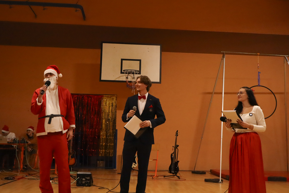 Fotografia z Mikulášskej akcie Royal s.f.