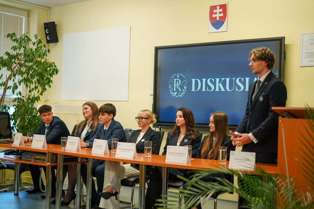 Fotografia z valného zhromaždenia Royal s.f.