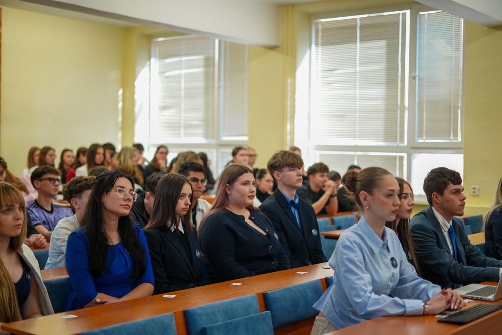 Fotografia z valného zhromaždenia Royal s.f.